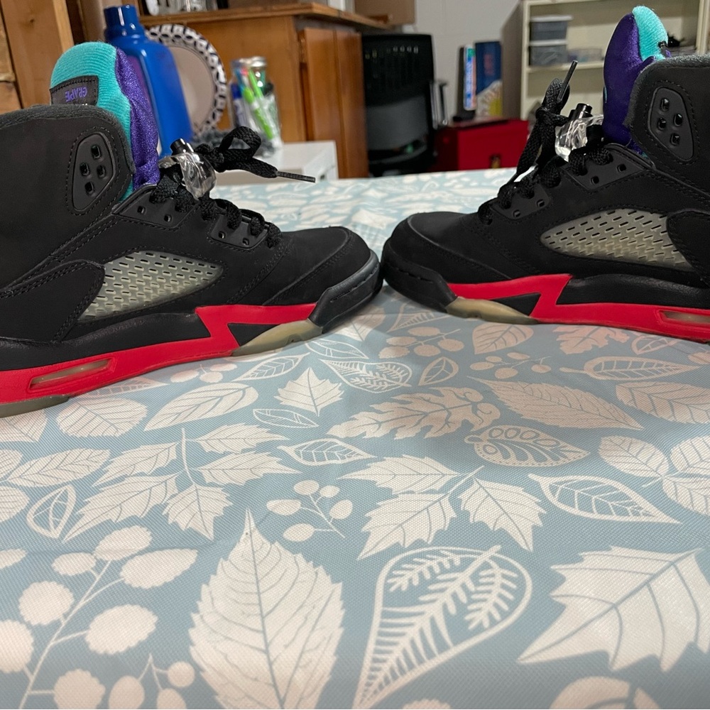 Retro Jordan 5’s Top 3 Fire Red Grape Metallic GS - Picture 3 of 5